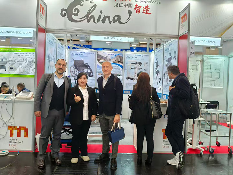 Yuteng medis ing pameran Dubai